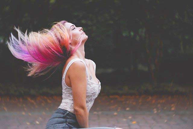 Haare tönen oder Färben - was passt am besten?