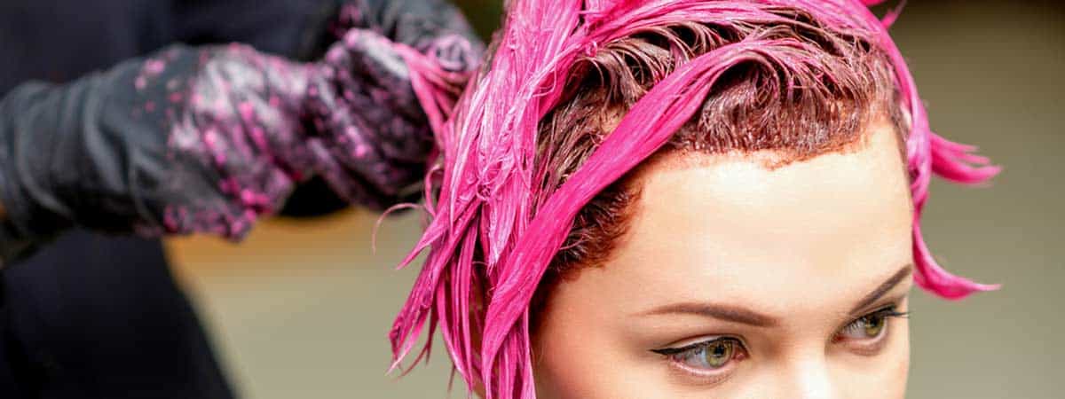 Haare färben (depositphotos.com) Haare färben (depositphotos.com)