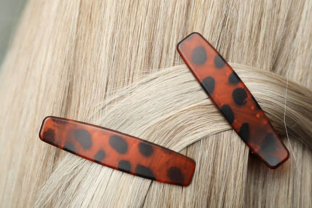 Haarspangen aus Kunststoff in Leopardenmuster (depositphotos.com)